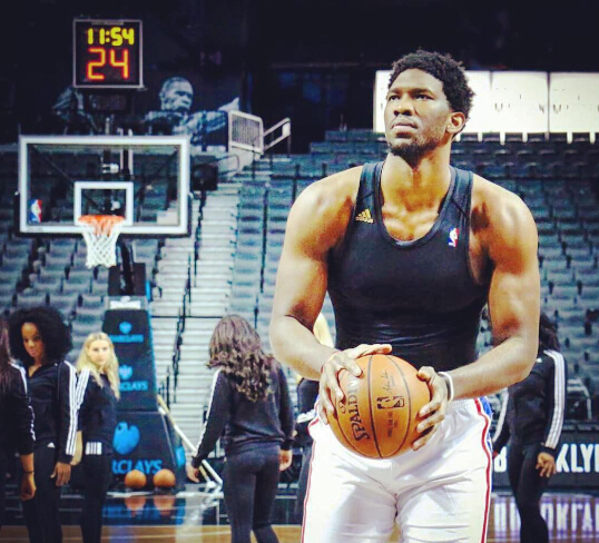 更表现在她 更表现在她